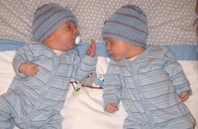 Babys Johannes und Lukas